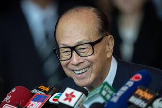 epa07895329 (FILE) - Hong Kong's richest man, billionaire Li Ka-shing, speaks to reporters after a CK Hutchison annual general meeting in Hong Kong, China, 10 May 2018 (reissued 04 Octobrt 2019). The Li Ka Shing Foundation on 04 October 2019 annoucned that 91-year-old Hong Kong billionaire Li Ka-shing will donate more than 100 million US dollars to local businesses. The money from the fund is to be distributed ion cooperation with teh government an aimed at small and medium-sized businesses. Hong Kong has been gripped by mass demonstrations since June over a now-withdrawn extradition bill, which have since morphed into a wider anti-government movement.  EPA/JEROME FAVRE *** Local Caption *** 54322039
