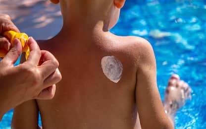 Creme solari, pediatri: “Rischi per bambini”. L’Iss prende le distanze