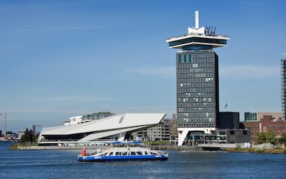 Amsterdam, aumenta la tassa di soggiorno per turisti: 22 euro a notte