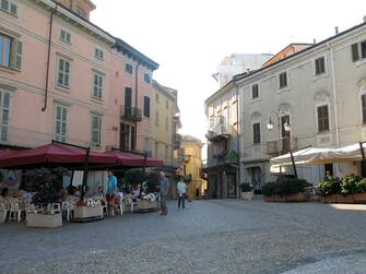 Italy, Piedmont, Moncalvo, Carlo Alberto Square. (Photo By: Universal Archive/Universal Images Group Via Getty Images)