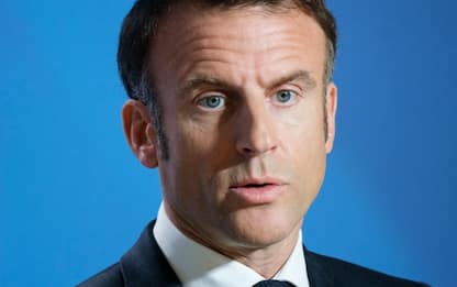 Francia, Macron contro la scrittura inclusiva: "Basta il maschile"