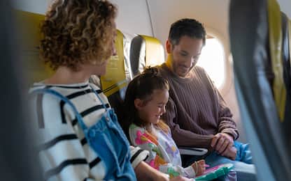 In volo con i bambini per Natale? I consigli per viaggiare in aereo
