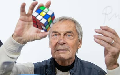 Erno Rubik compie 80 anni, quando e come è nato il famoso cubo