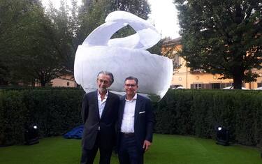 Campari celebra i suoi 160 anni con la scultura di Oliviero Rainaldi