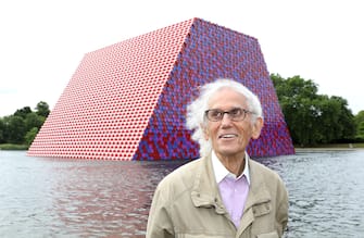LONDON, ENGLAND - JUNE 18:  Artist Christo unveils his first UK outdoor work, a 20m high installation on Serpentine Lake, with accompanying exhibition at  at The Serpentine Gallery on June 18, 2018 in London, England.  (Photo by Tim P. Whitby/Tim P. Whitby/Getty Images for Serpentine Galleries)