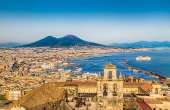 Nell'immagine il golfo di Napoli e il Vesuvio