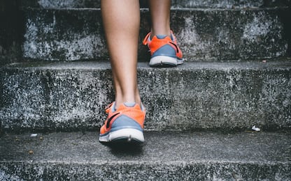 Gambe, 3 esercizi in 10 minuti da fare a casa per snellirle