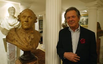 ROME, ITALY:  Renowned Italian art editor Franco Maria Ricci stands next to bust of the Duke of Wellington in his Rome appartment in this picture taken 18 March 2004. Ricci will display his private art collection of over 200 sculptures collected in 40 years in the Reggia di Colorno's castle from April 3 to July 18. AFP PHOTO/Vincenzo PINTO  (Photo credit should read VINCENZO PINTO/AFP via Getty Images)