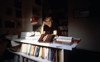 L'écrivain Milan Kundera à Paris le 17 septembre 1982, France (Photo by Francois LOCHON/Gamma-Rapho via Getty Images)