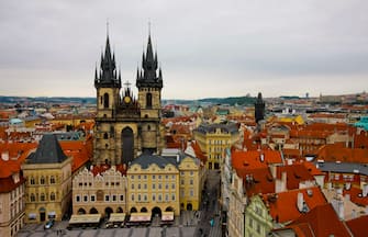 LA CITTA' DI PRAGA CAPITALE DELLA  REPUBBLICA CECA. VISTA AEREA DEL CENTRO DELLA CITTA'

(130912) -- PRAGUE, Sept. 12, 2013 () -- The photo taken on Sept. 2, 2013 shows the Tyn Church in the old town in Prague, capital of Czech Republic, As home to a number of famous cultural attractions, the extensive historic centre of Prague has been included in the UNESCO World Heritage List since 1992. In the course of the 1100 years of its existence, PragueÂ°Ã s development can be documented in the architectural expression of many historical periods and their styles. (/Zhou Lei) (Praga - 2013-09-13, xinhua photoshot) p.s. la foto e' utilizzabile nel rispetto del contesto in cui e' stata scattata, e senza intento diffamatorio del decoro delle persone rappresentate