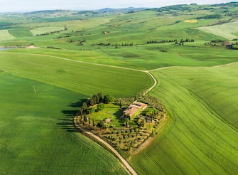 Landscape of Valdorcia with a farm look like a heart figure surrounding by green field of bead, central Tuscany, along ancient and historical Francigena's way, where the famous colors of the spring come out. Valdorcia lands has recognized since 2004 by Unesco as world humanity patrimony, gathering thousands of tourists every years on four seasons from all over the world, during the lockdown phase 2 emergency period aimed to conserve low spread level of Covid-19 coronavirus and open more free circulation of people, Pienza, Italy, 07 May 2020.
ANSA/ FABIO MUZZI