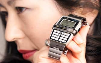 Japan's Casio Computer employee Kyoko Kondo listens to the recorded voice from Casio's digital wristwatch "Easy Rec DBC-V500J" which can record and play a 30-second sound, at the company's headquarters in Tokyo 22 June 1999.  Casio will put it on the market with a price of 14,000 yen (115 USD) from 25 June.   (ELECTRONIC IMAGE)     AFP PHOTO/Yoshikazu TSUNO (Photo by YOSHIKAZU TSUNO / AFP) (Photo by YOSHIKAZU TSUNO/AFP via Getty Images)