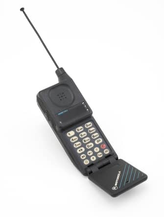 Motorola MicroTAC 9800X pocket cellular telephone. Analog 1989 flip design phone.