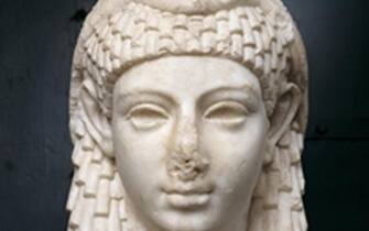 Uno dei reperti esposti nella mostra 'Cleopatra. Roma e l'incantesimo dell'Egitto' al Chiostro del Bramante dal 12 ottobre 2013. Sono 180 le opere esposte, provenienti da musei italiani ed esteri (nessuno egiziano). ANSA/ US +++ NO SALES - EDITORIAL USE ONLY +++
