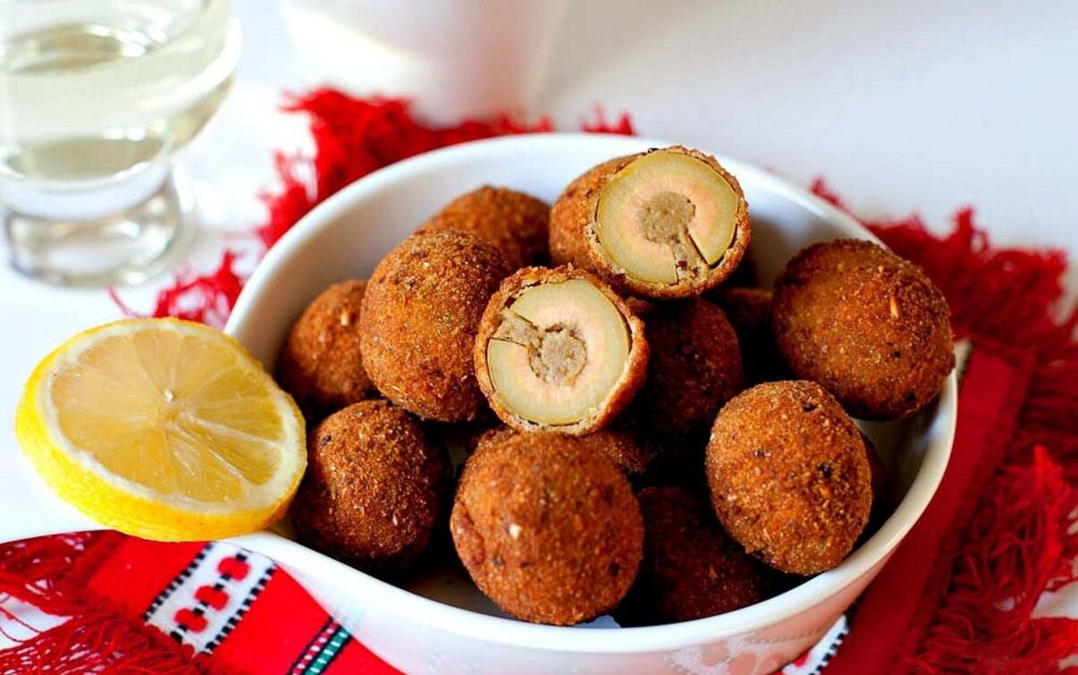 Perché il Giovedì Santo a Napoli si mangia la zuppa di cozze | Sky TG24