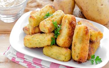Crocchette di patate al forno, la ricetta per un antipasto leggero