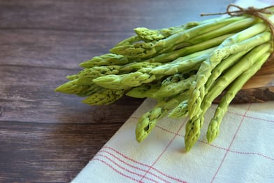 Risotto agli asparagi selvatici, la ricetta facile e veloce