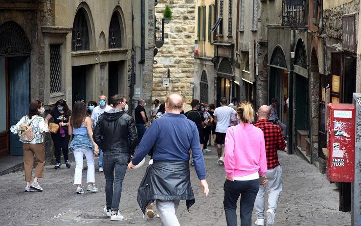 La folla a Bergamo (ANSA) La folla a Bergamo