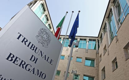 Bergamo, minaccia carabinieri fuori dal tribunale: arrestato