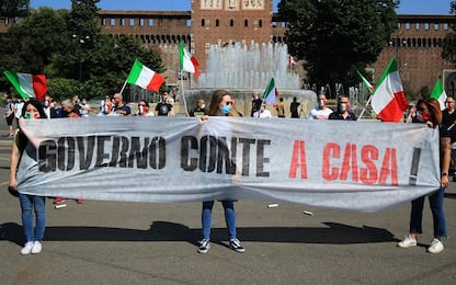 Milano, manifestazione CasaPound contro il Governo Conte