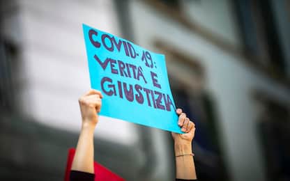 Coronavirus, a Bergamo manifestazione dei parenti delle vittime. VIDEO