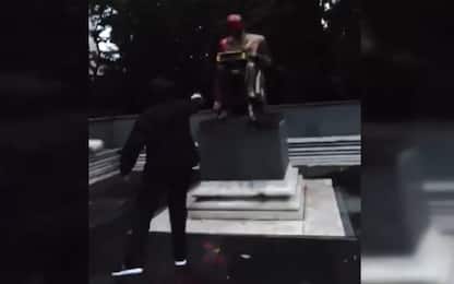 Montanelli, video del blitz contro la statua. Rete Studenti rivendica