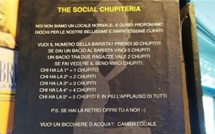 Il cartello esposto dal locale