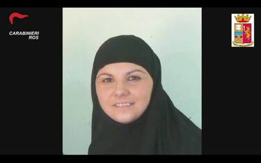 Un fermo immagine tratto da un video dei carabinieri mostra Alice 'Aisha' Brignoli moglie di Mohamed Koraichi, nato in Marocco, tra i sei destinatari dell'ordinanza di custodia cautelare nell'ambito del blitz di Digos e Ros a Lecco, 28 aprile 2016.
ANSA/CARABINIERI - ANSA PROVIDES ACCESS TO THIS HANDOUT PHOTO TO BE USED SOLELY TO ILLUSTRATE NEWS REPORTING OR COMMENTARY ON THE FACTS OR EVENTS DEPICTED IN THIS IMAGE; NO ARCHIVING; NO LICENSING