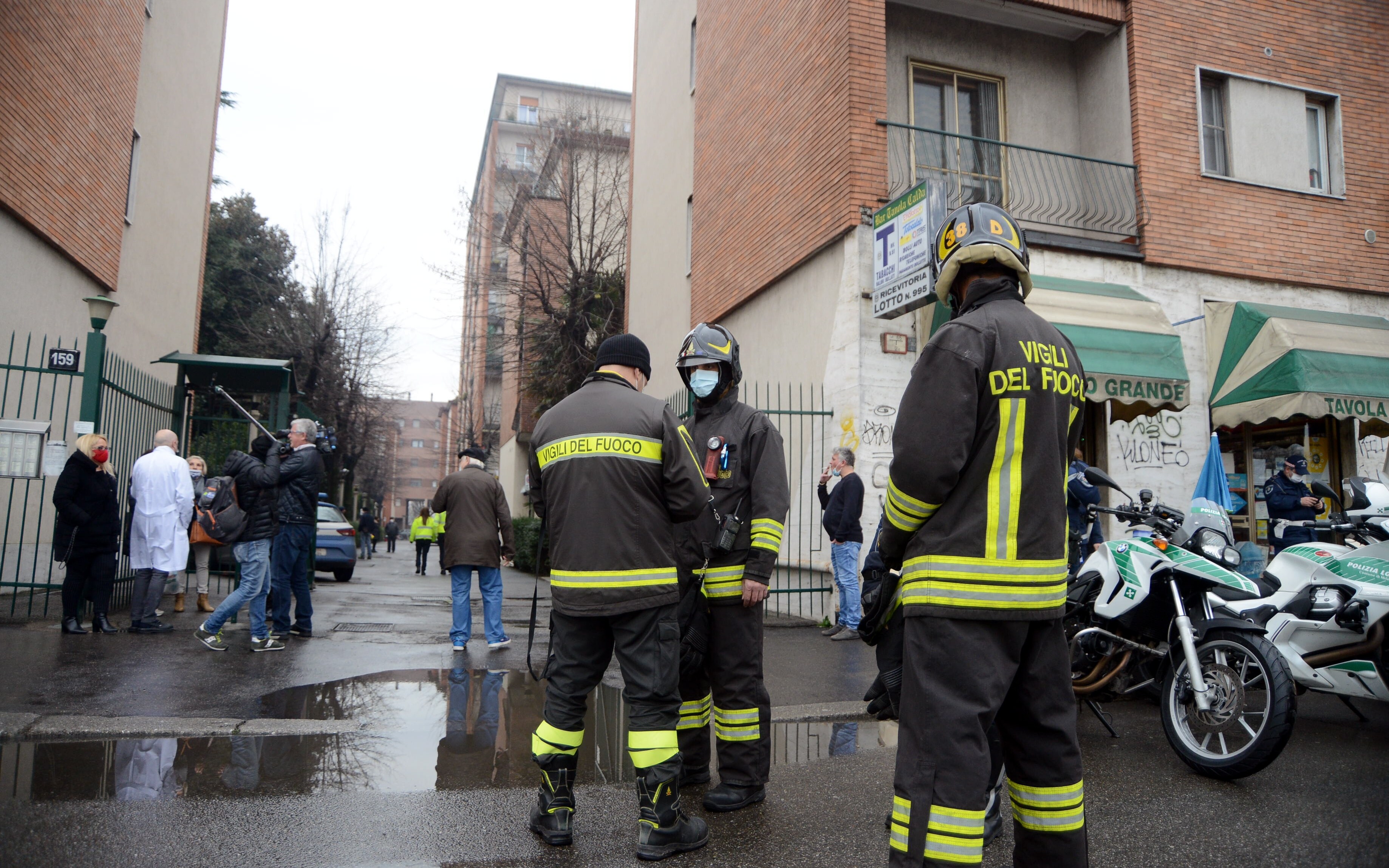 I vigili del fuoco sul luogo dello scoppio