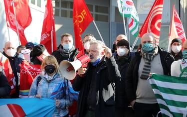 Sciopero alla Henkel di Lomazzo contro la chiusura dello stabilimento