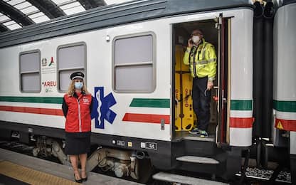 Covid Milano, presentato treno sanitario per il trasporto dei pazienti