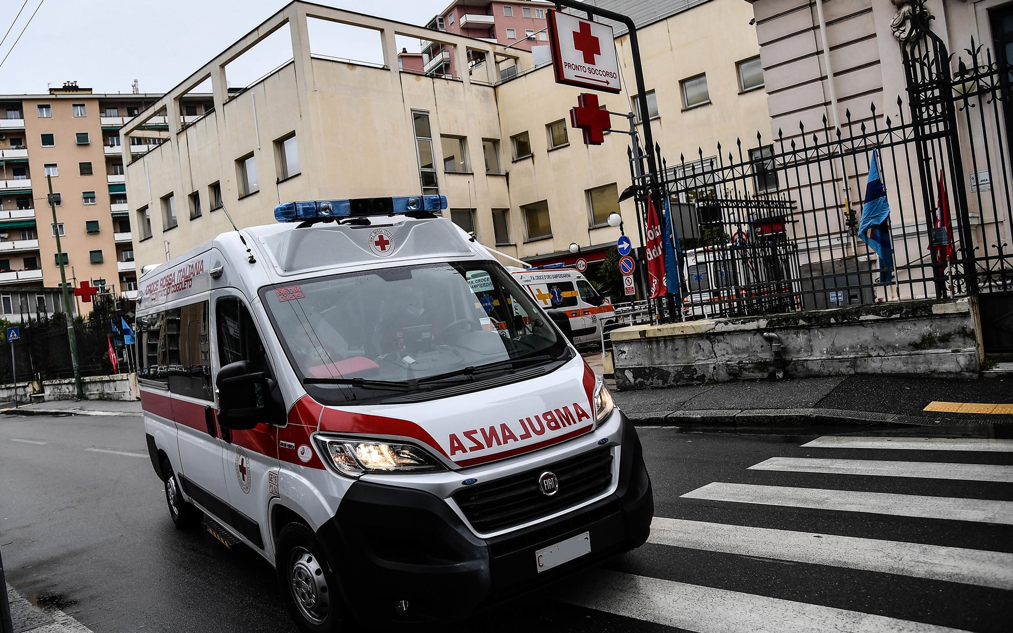 Incidente A Roma Auto Esce Di Strada Muore Un 33enne Sky Tg24