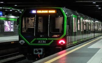 Il treno della M2 alla fermata Caiazzo - La linea ATM M2 verde della metropolitana di Milano, Milano 23 Giugno 2020  Ansa/Matteo Corner
