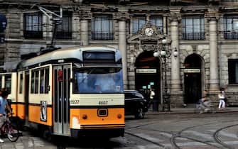 Un tram in centro a Milano