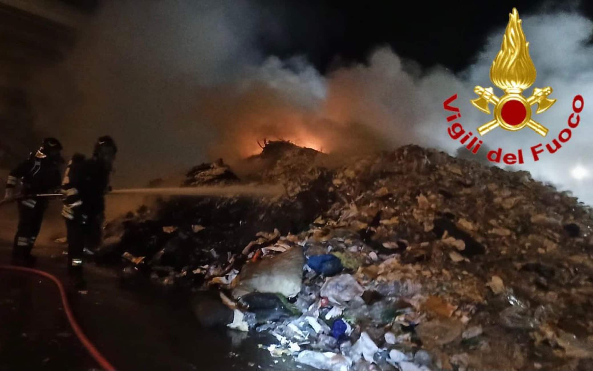 L'incendio nell'impianto di rifiuti a Fombio, Lodi