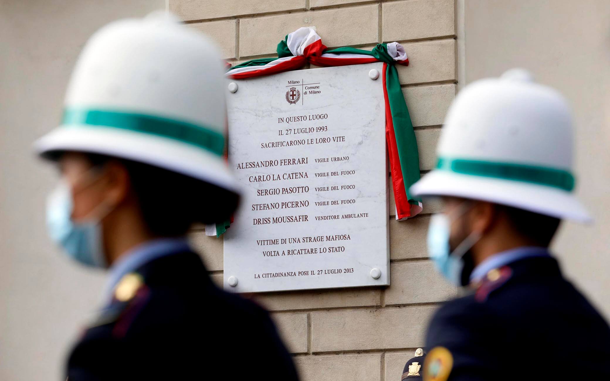 La targa per le vittime della strage di via palestro a Milano, 27 luglio 2021.ANSA/MOURAD BALTI TOUATI