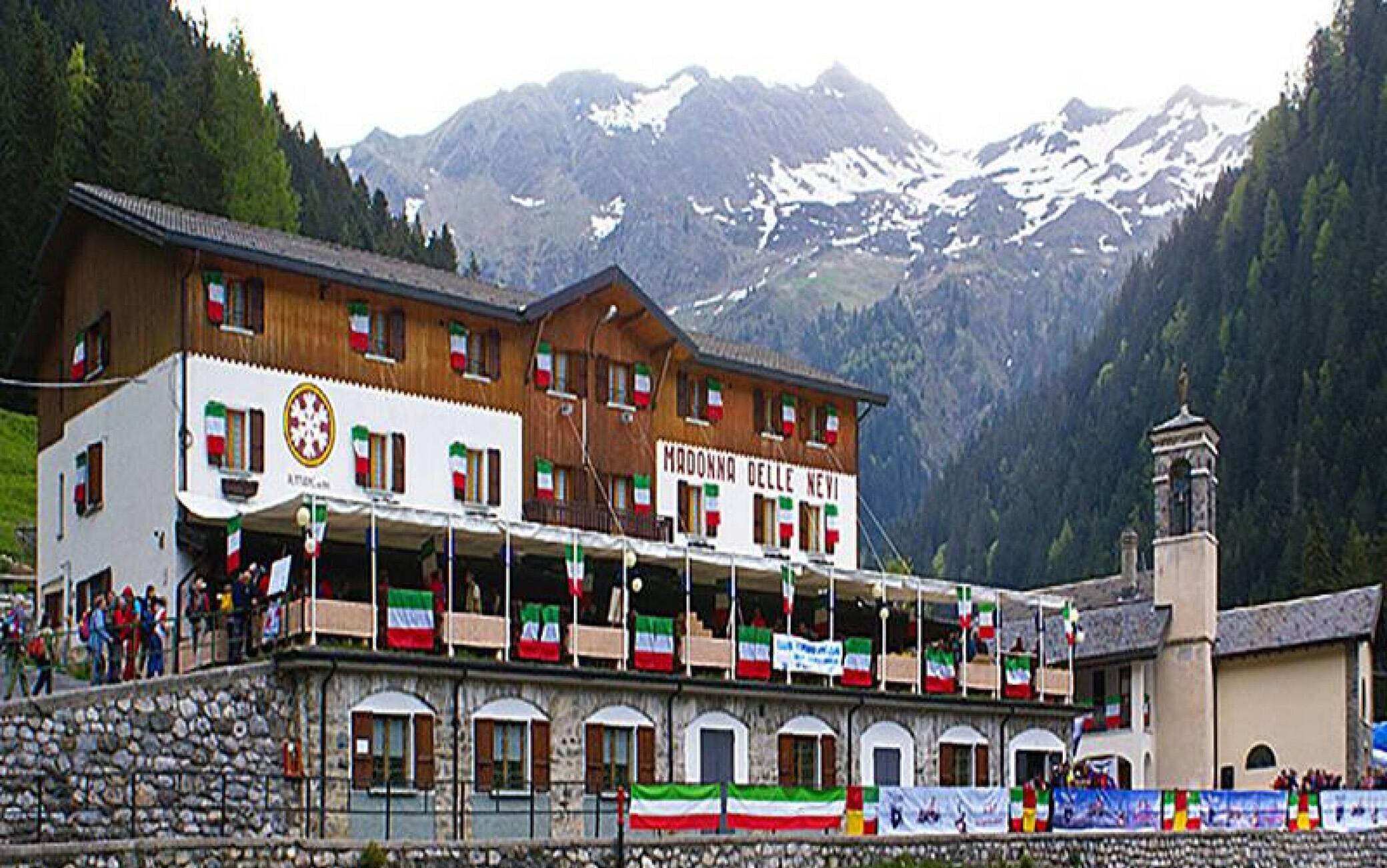 Il rifugio Madonna delle Nevi, in alta Val Brembana, dove 56 persone sono in quarantena a seguito di 7 casi positivi riscontrati ieri tra i vari ospiti Bergamo,  6 agosto 2021. ANSA/TIZIANO MANZONI