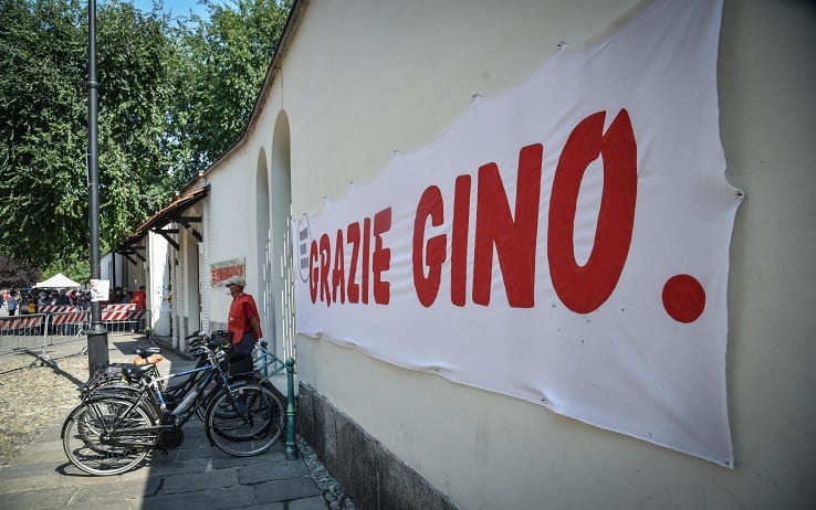 Banners and flowers outside the funeral parlor for Gino Strada in front of the Emergecy headquarters in Milan, 21 August 2021. ANSA / MATTEO CORNER