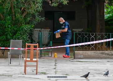 Milano, 72enne spara e uccide il vicino per una grigliata nel cortile