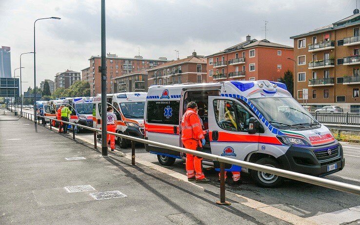 incidente circolare 90 Viale Scarampo angolo Viale Renato Serra incidente circolare 90 Viale Scarampo angolo Viale Renato Serra, Polizia Locale e personale medico sul posto per soccorso ai feriti, 16 Settembre 2021, ANSA/Andrea Fasani