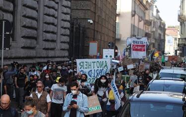 Milano, manifestazione Friday for Future: sciopero scuola per clima