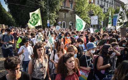 A Milano corteo per giustizia climatica: “Stop immobilismo politica”