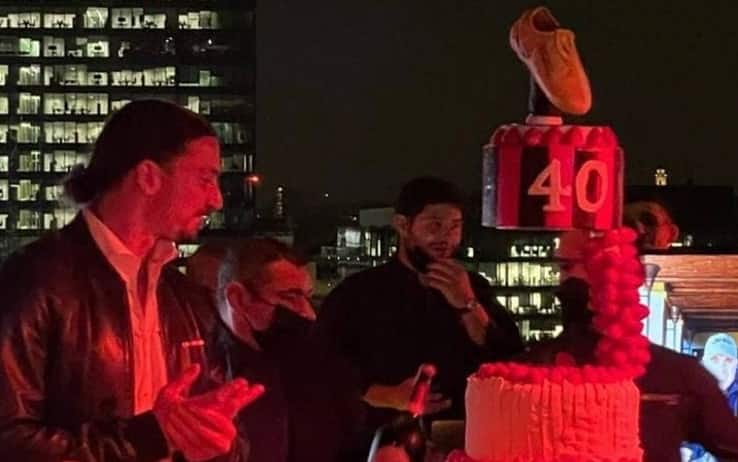 La torta di compleanno della festa a sorpresa per Ibrahimovic (foto dal profilo Instagram di Oddo)