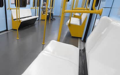 Milano, spinge una ragazza mentre arriva la metro: arrestata 29enne