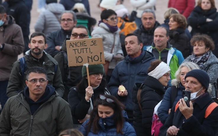 Un momento della manifestazione No Green Pass a Milano
