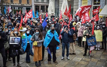 Sciopero nazionale del personale scolastico manifestazione regionale in piazza Beccaria, Milano, 10 Dicembre 2021. ANSA/MATTEO CORNER