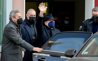 Berlusconi è stato dimesso dall'ospedale San Raffaele di Milano