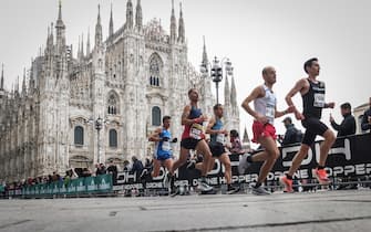 Partecipants at the "Milano Marathon" in the centre of Milan, Italy, 03 April 2022.ANSA/MATTEO CORNER