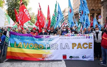 Primo maggio a Milano, corteo dei lavoratori per le vie della città