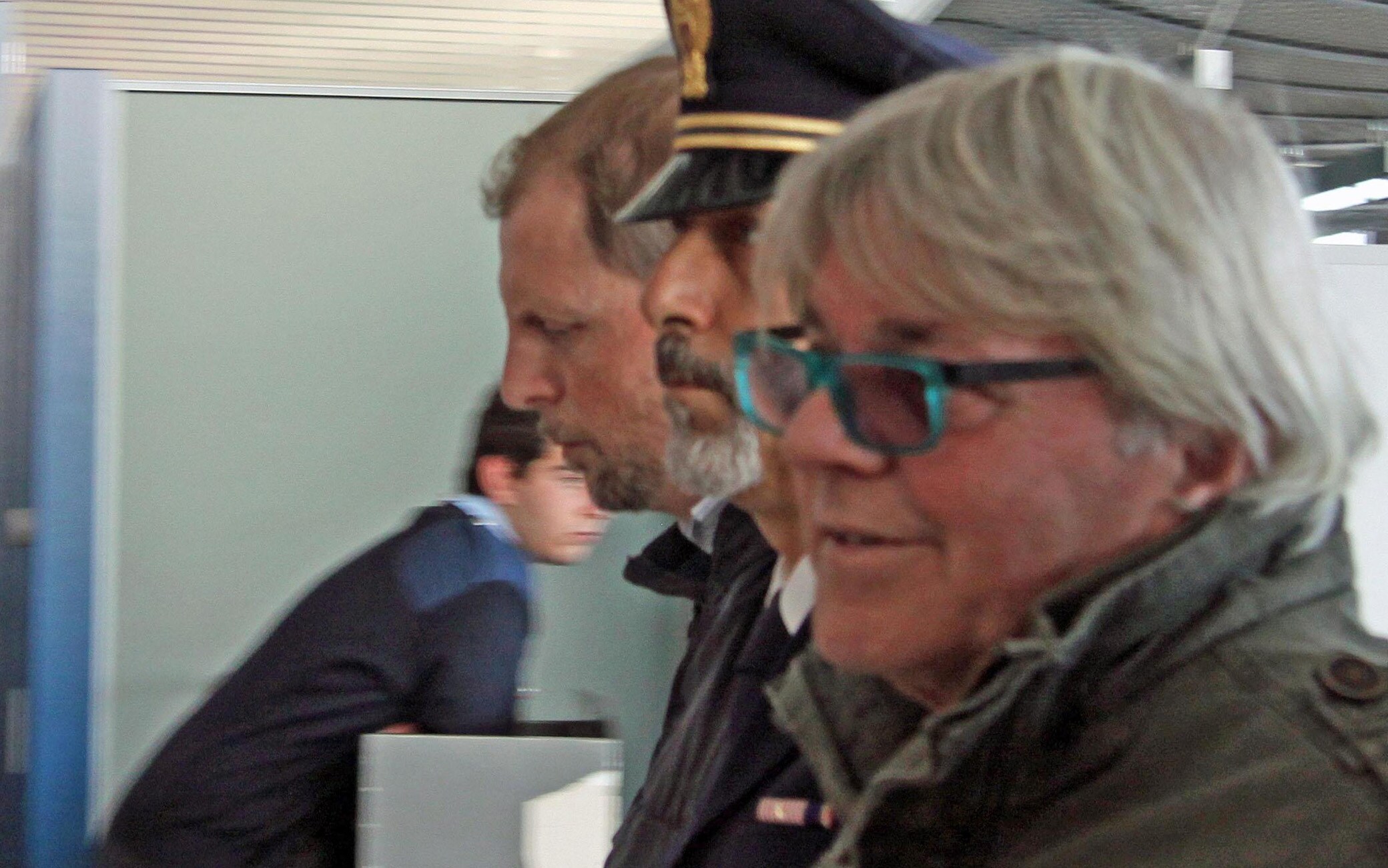 L'arrivo all'aeroporto di Fiumicino di Maurizio Tramonte, condannato definitivamente all'ergastolo per la strage di Piazza della Loggia. Maurizio Tramonte, scortato dagli agenti dello Scip (Servizio per la Cooperazione Internazionale di Polizia del Dipartimento della Pubblica Sicurezza), è stato preso in consenga dagli agenti della Polizia di frontiera aerea e trasferito negli uffici di Polizia giudiziaria per l'espletamento delle formalità dell'arresto sul territorio nazionale. ANSA/ TELENEWS